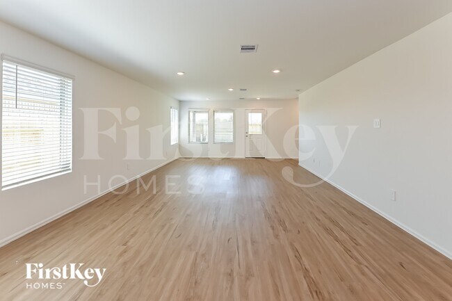 Foto del edificio - 24215 Becker Hollow Ln