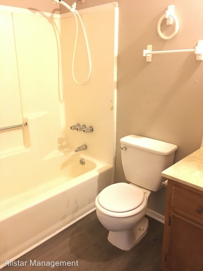 Building Photo - 3 br, 1.5 bath House - 6450 Heather