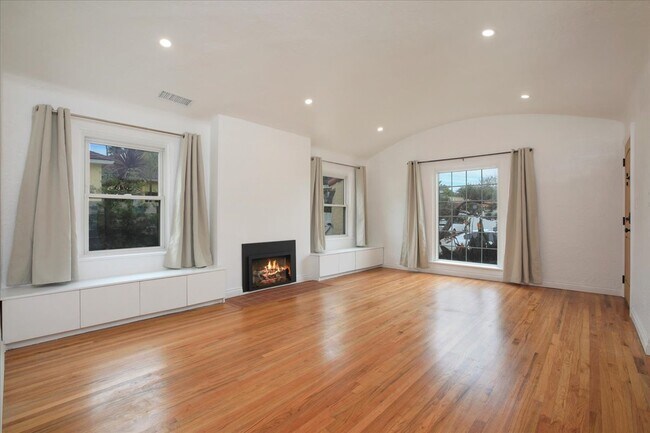 Living room - 4039 Meier St