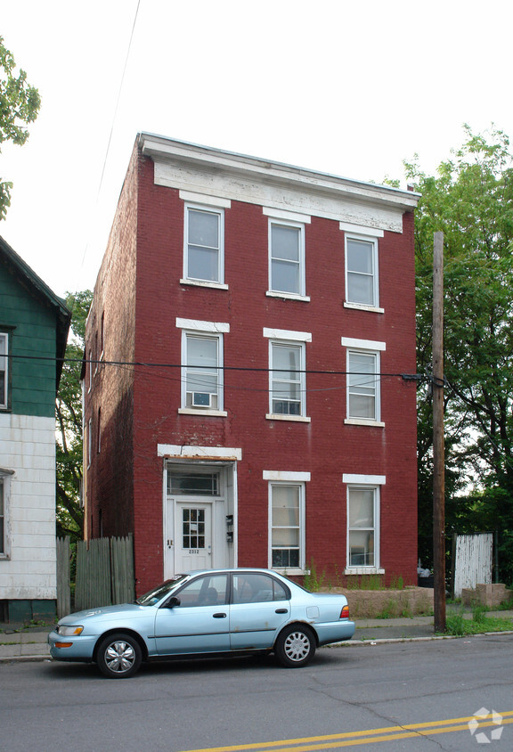 Primary Photo - 2312 Broadway