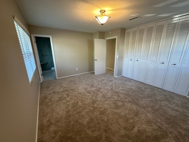 Building Photo - 6524 Voltaire Dr