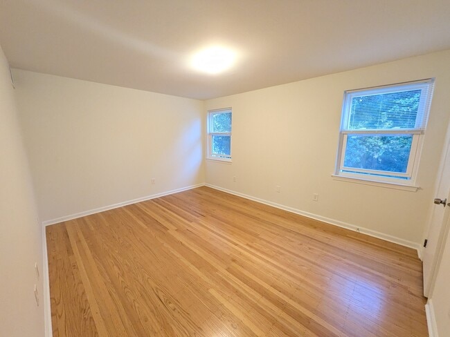 Building Photo - 12 Apel Ave