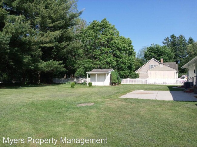 Building Photo - 3 br, 1.5 bath House - 239 Center Street