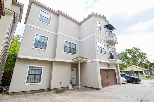 Building Photo - 4209 Marina St