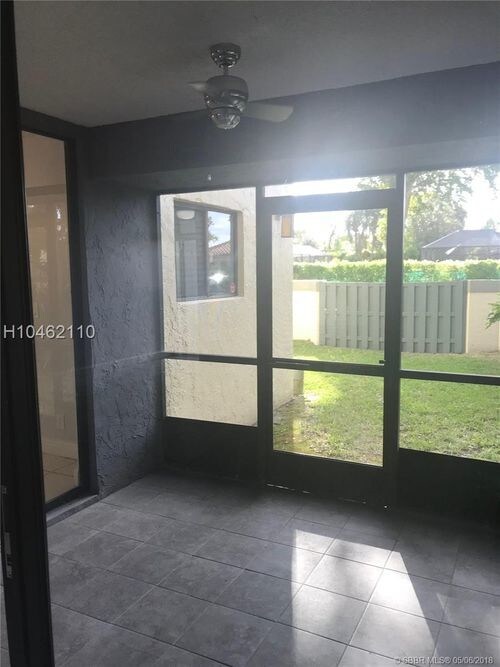 Foto del edificio - 9576 SW 1st Ct