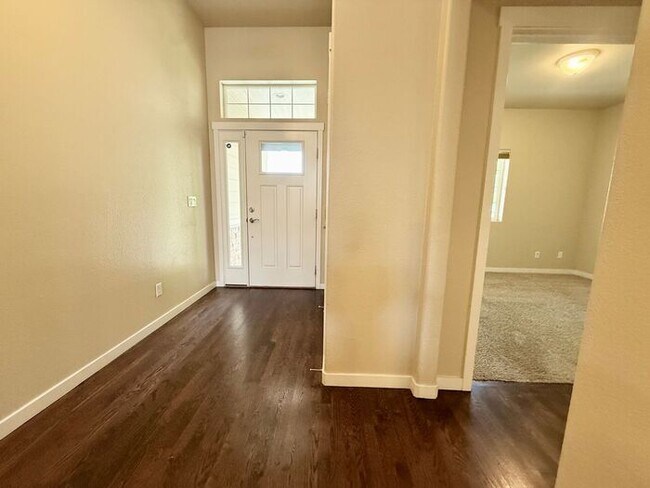 Foto del edificio - Beautifully Maintained 5 Bed, 3 Bath Home in Loveland!