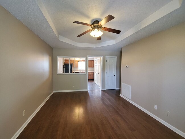 Building Photo - $1225 - 3 Bedrooms 1.5 Bath Cozy Oasis in ...