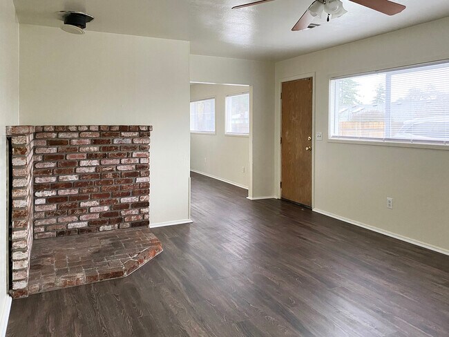 Sala de estar - 2158 Law Blvd