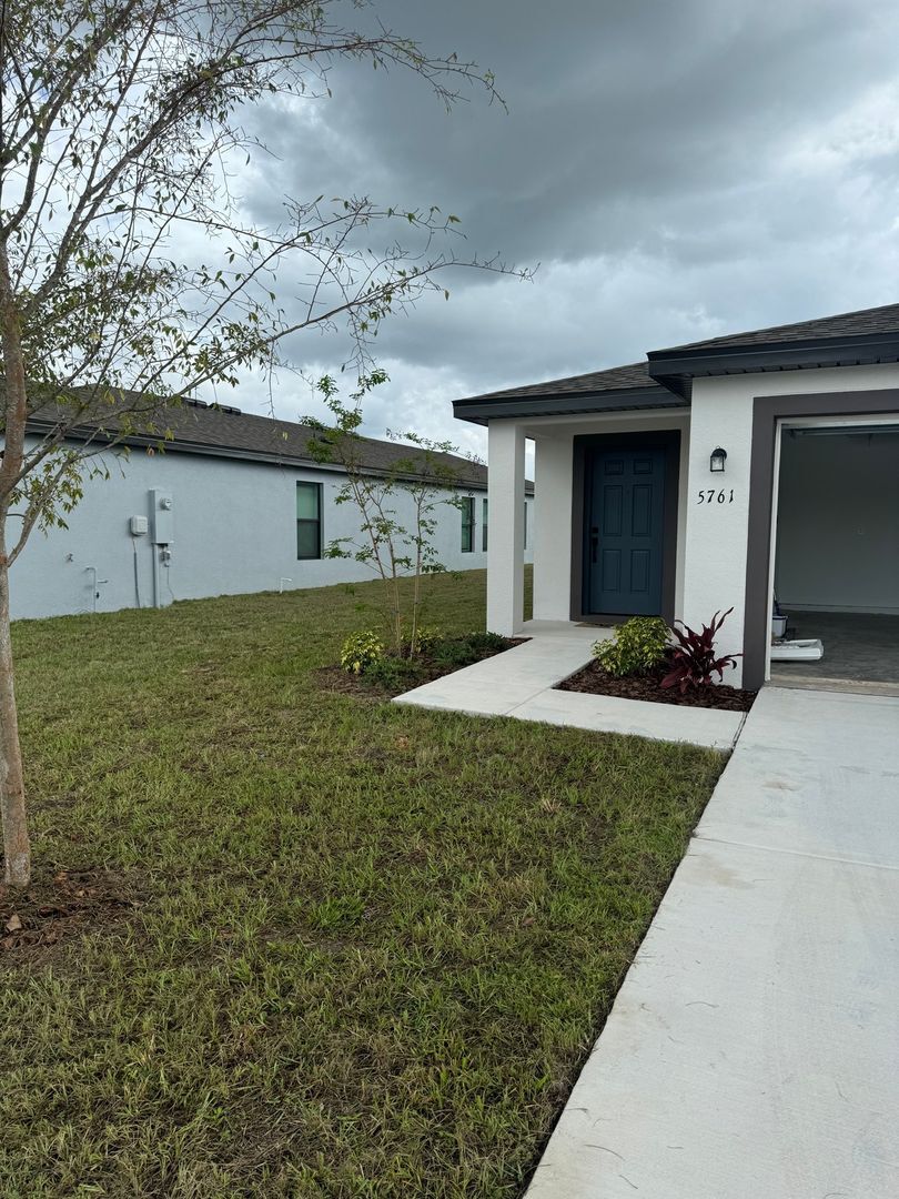 5761 Deep River Ave Palm River Clair Mel FL 33619 House Rental In Charming 3br House In Tampa Palm River Clair Mel Fl Primary Photo 