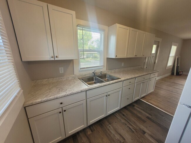 Foto del edificio - 2 Bedroom Home just outside of Downtown De...