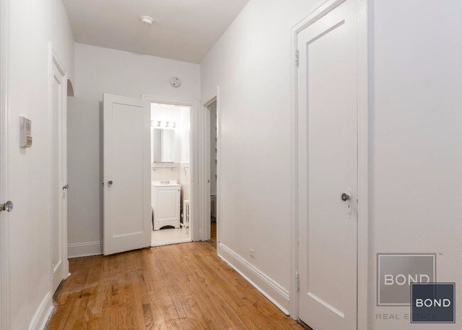 Building Photo - 153 E 96th St