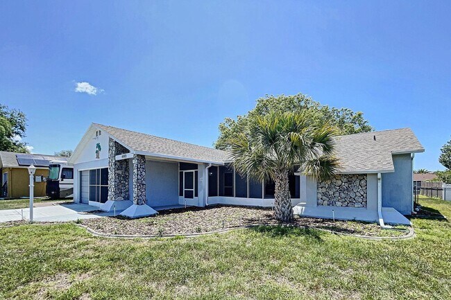 Building Photo - 3 BEDROOM-UPDATED-SPRING HILL