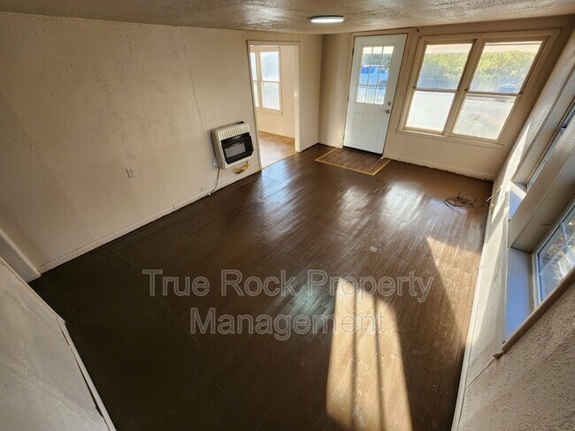 Foto del edificio - 102 W 7th