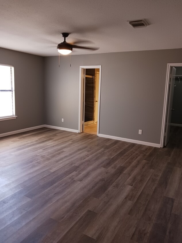 Building Photo - 7510 Legend Rock
