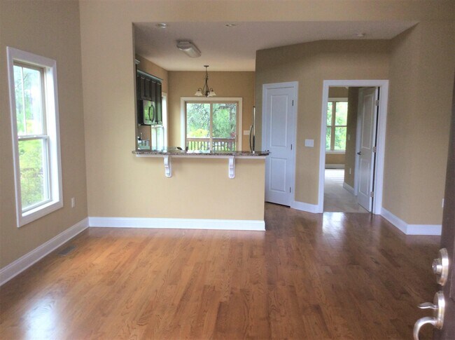 Foto del edificio - 122 Cypress Cir