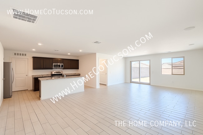 Building Photo - 8558 W Jackdaw Ct