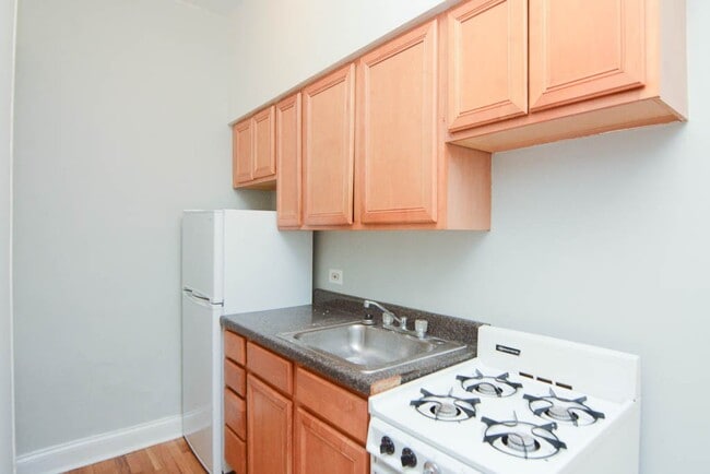 Building Photo - 4752 N Paulina St