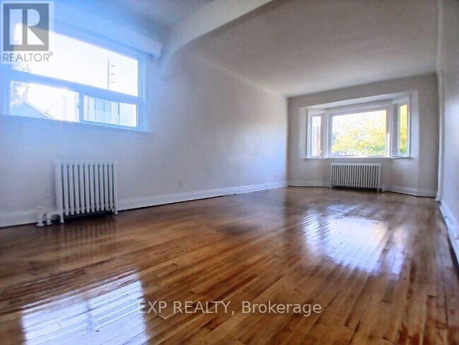 Photo du bâtiment - 861 Cosburn Ave.