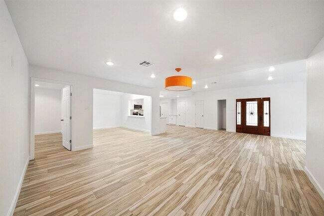 Foto del edificio - 914 Coachlight Dr