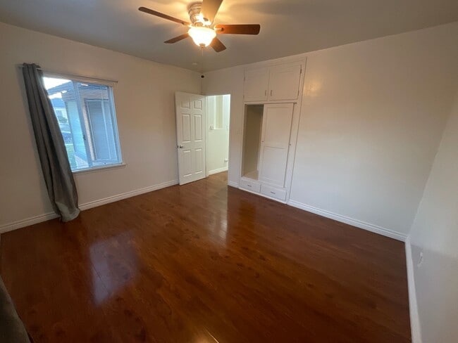 Building Photo - 519 S Tamarind Ave