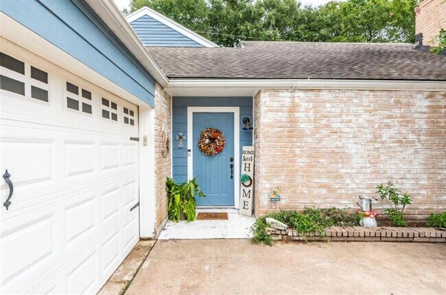 Foto del edificio - 4734 Hidden Springs Dr