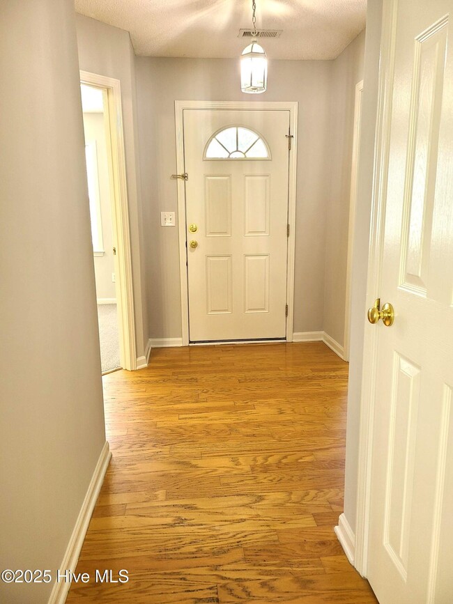 Foto del edificio - 639 Lanvale Hills Cir