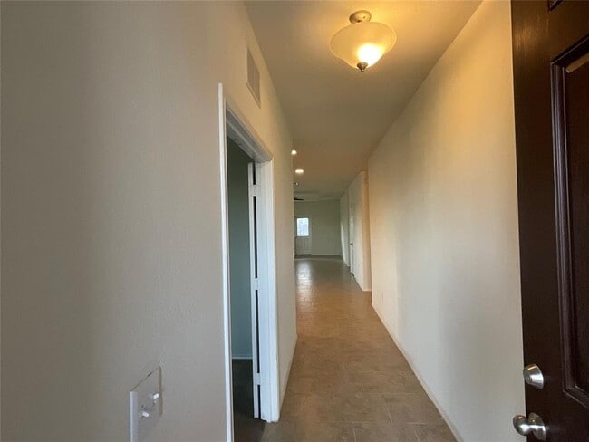 Building Photo - 136 Bonnet Blvd