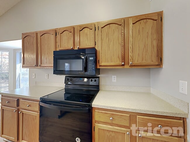 Foto del edificio - 5207 Hedgecrest Pl