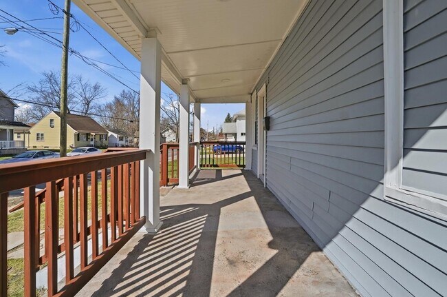 Foto del edificio - 630 Ewing Ave