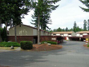 Building Photo - 1010 Midway Dr NE