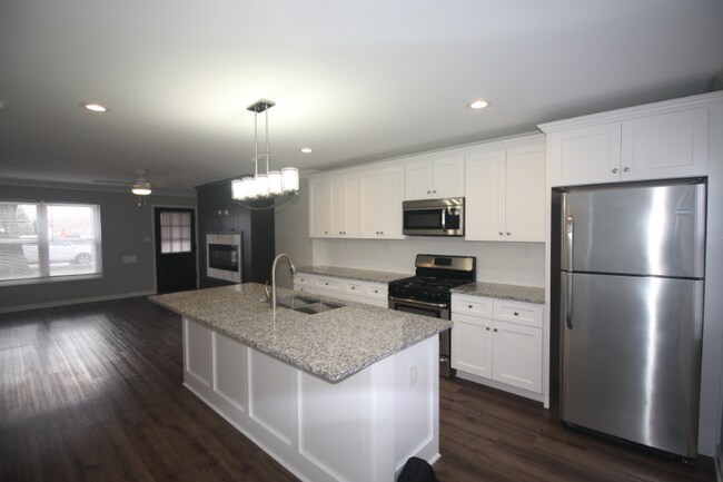 Foto del edificio - 1726-1736 Northwest Blvd