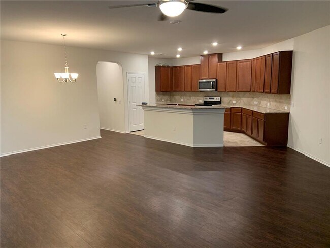 Foto del edificio - 9006 Acorn Cup Dr