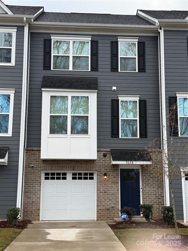 Foto principal - 5038 Springarn Ct