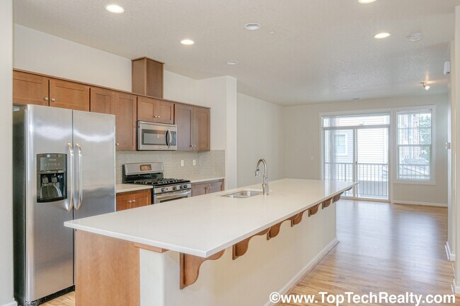 Building Photo - Spectacular Corner Unit 3BD* 3.5BA* +Tech ...