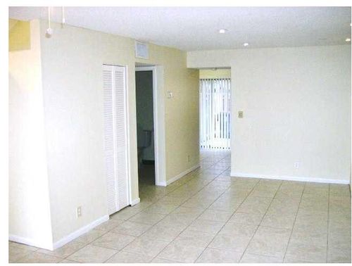 Building Photo - 330 City View Dr