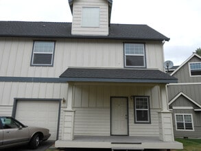 Building Photo - 1760 NE Lotus Dr