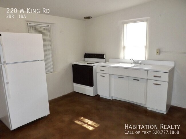 Cozy Vintage 2Bd/1Ba with a Spacious Backy... photo'