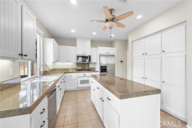 Building Photo - 425 Camino Flora Vista