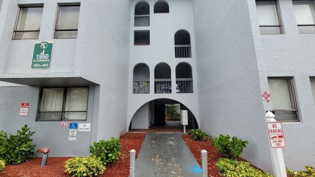 Photo - West Palm Beach 1 bedroom 1.5 bath Apartment.