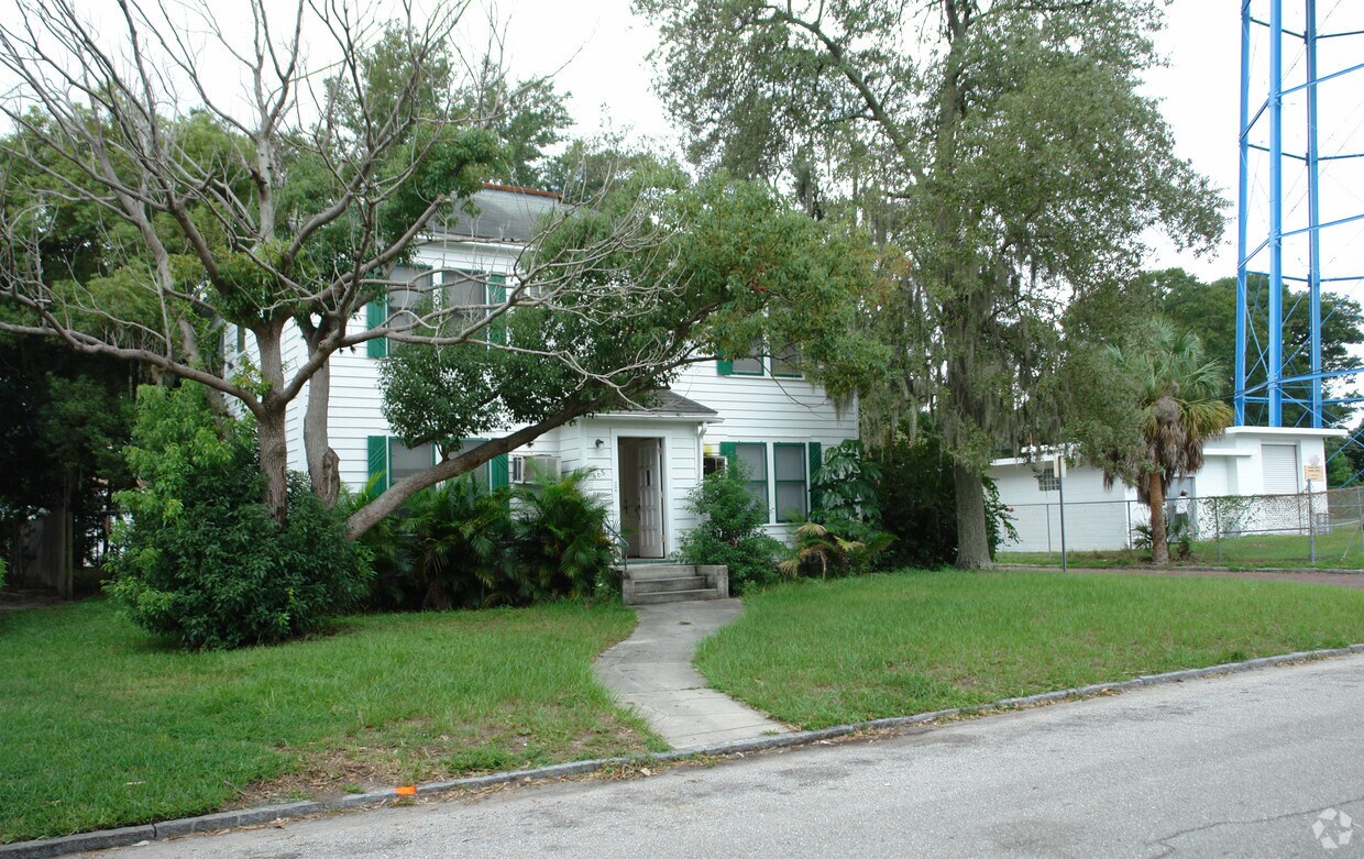 Building Photo - 468 13th St N