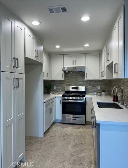 Building Photo - 1214 Huntington Dr