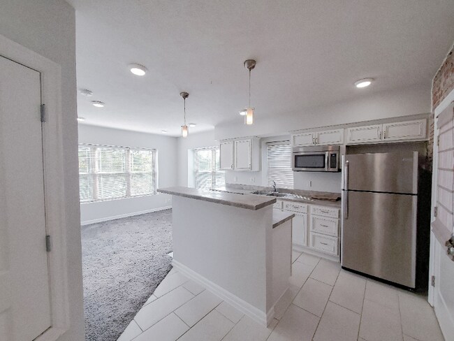 Building Photo - 528 S 29th St