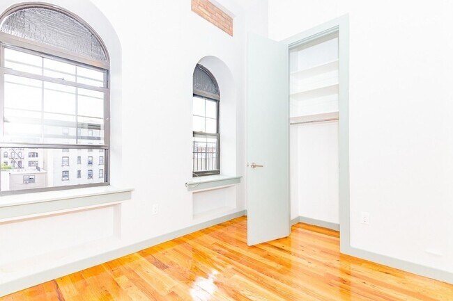 Building Photo - 381 S 3rd St