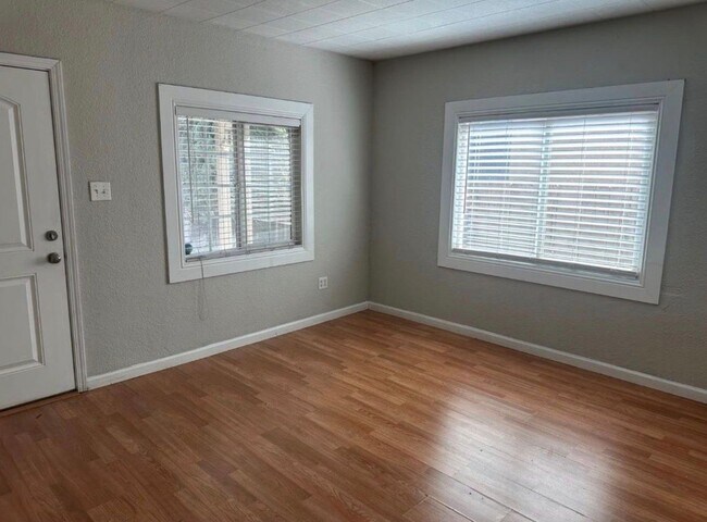 Foto del edificio - 1237 N St