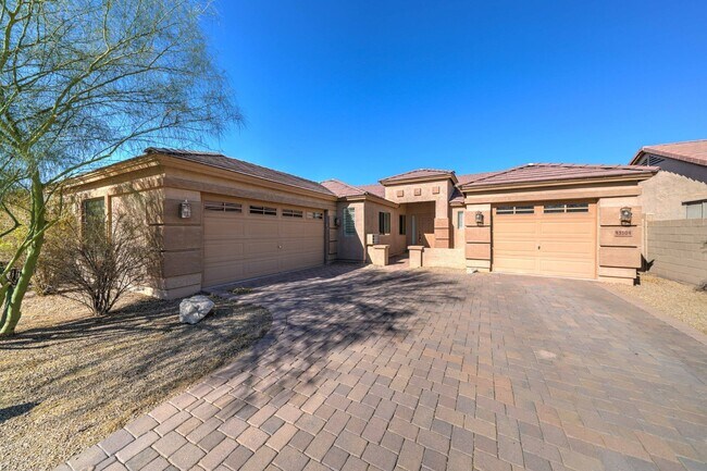 Building Photo - 3 Bedroom + 2 Bathroom + 3-Car Split Garag...