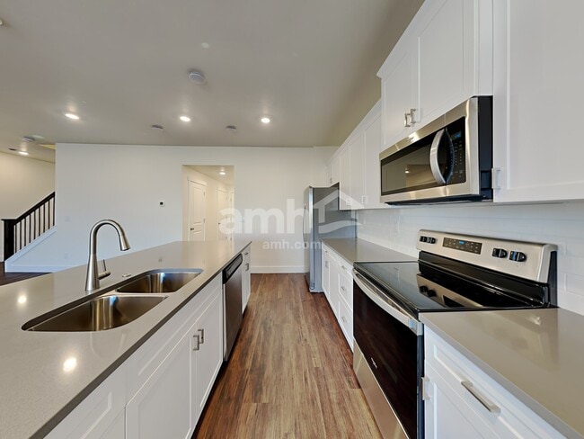 Building Photo - 6186 W Calle Lingo