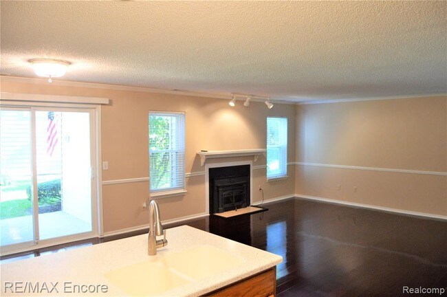 Foto del edificio - 5078 Harbor Oak Dr