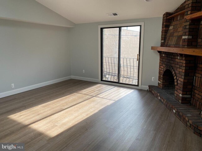 Building Photo - 1823 Kater St