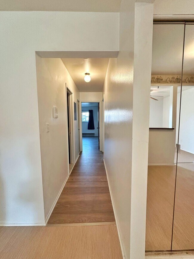 Foto del edificio - 7355 Woodview St