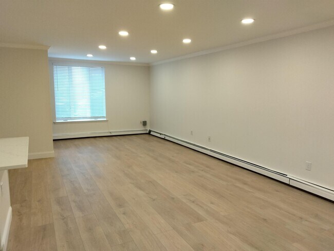 Building Photo - 415 Bloomfield St
